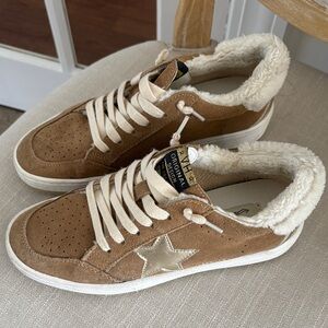 Womens Tan Suede Star-Accent Sneakers with Sherpa Lining
